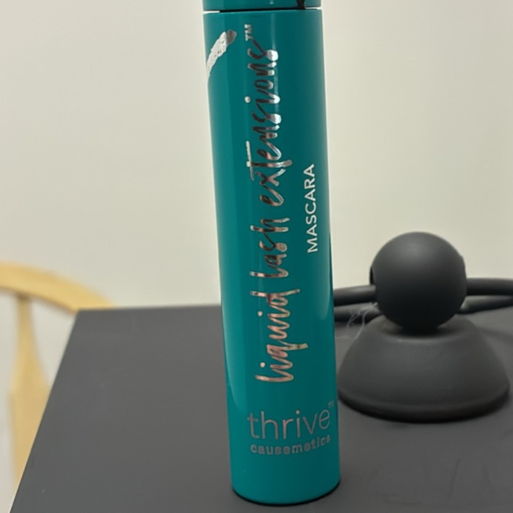 THRIVE LIQUID LASH EXTENSIONS Masacra